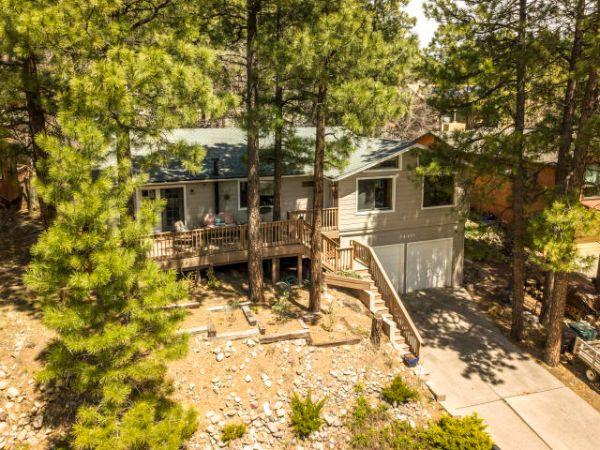 Luxury house in the flagstaff pines